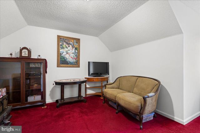 462 CAMELOT BLVD, Falling Waters, WV 25419