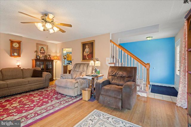 462 CAMELOT BLVD, Falling Waters, WV 25419