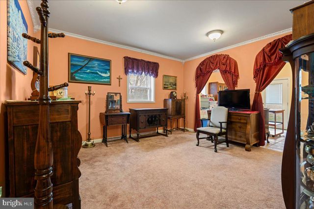 462 CAMELOT BLVD, Falling Waters, WV 25419