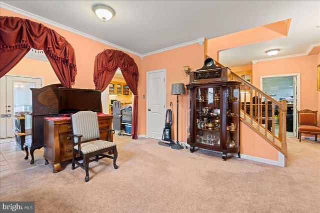 462 CAMELOT BLVD, Falling Waters, WV 25419