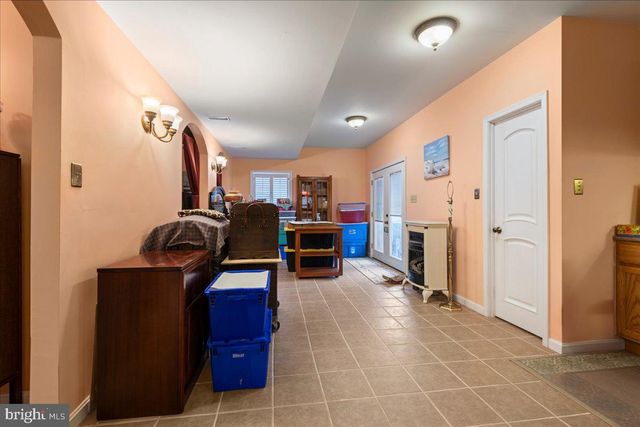 462 CAMELOT BLVD, Falling Waters, WV 25419