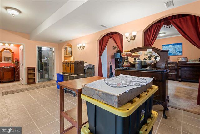 462 CAMELOT BLVD, Falling Waters, WV 25419