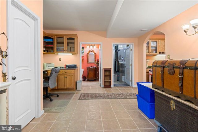 462 CAMELOT BLVD, Falling Waters, WV 25419