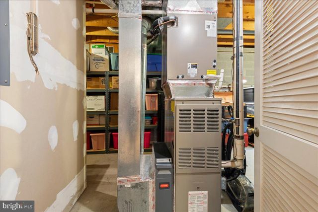 462 CAMELOT BLVD, Falling Waters, WV 25419