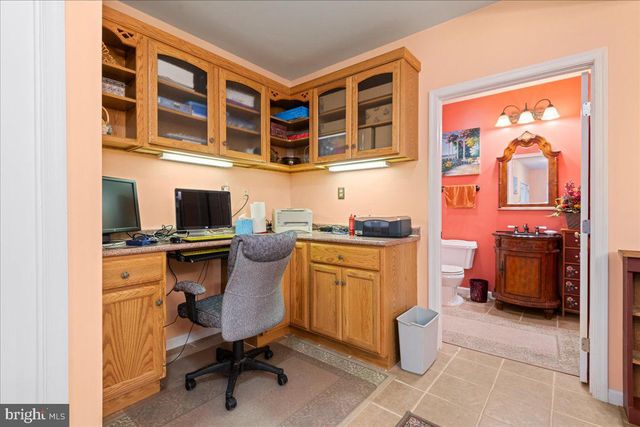 462 CAMELOT BLVD, Falling Waters, WV 25419