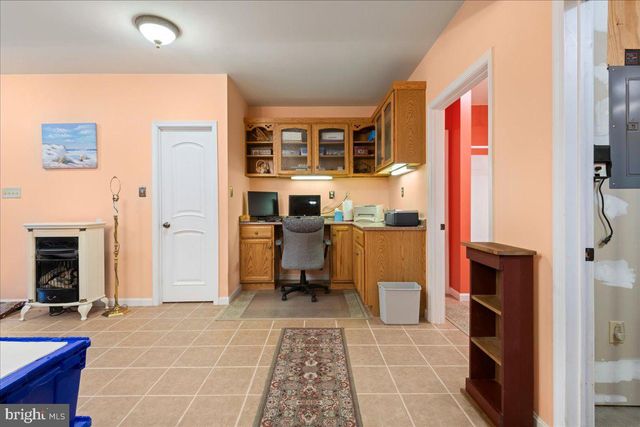 462 CAMELOT BLVD, Falling Waters, WV 25419