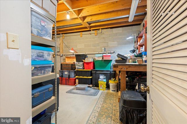 462 CAMELOT BLVD, Falling Waters, WV 25419