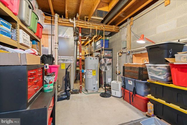 462 CAMELOT BLVD, Falling Waters, WV 25419