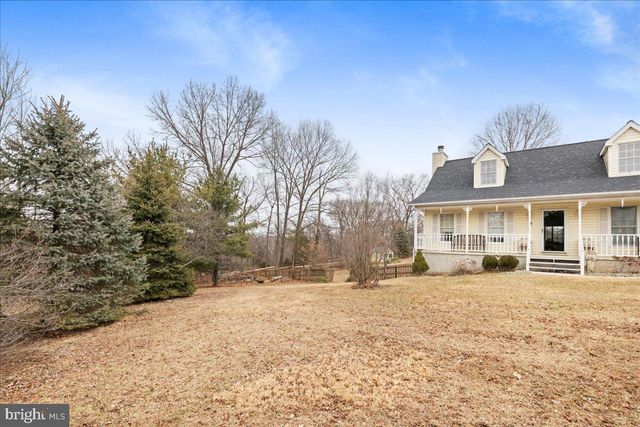 462 CAMELOT BLVD, Falling Waters, WV 25419