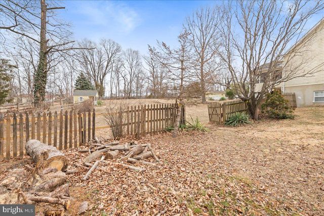 462 CAMELOT BLVD, Falling Waters, WV 25419