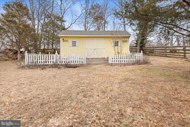 462 CAMELOT BLVD, Falling Waters, WV 25419