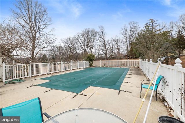 462 CAMELOT BLVD, Falling Waters, WV 25419