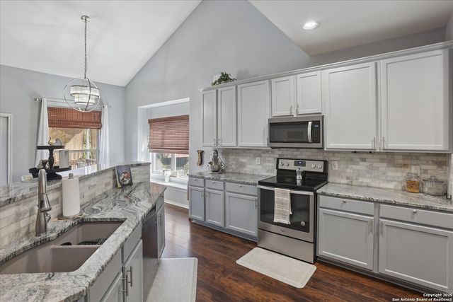 15866 Redwoods Mnr, San Antonio, TX 78247