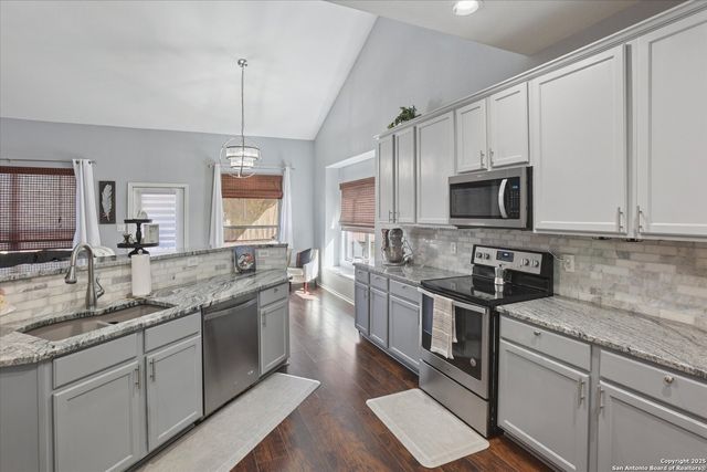 15866 Redwoods Mnr, San Antonio, TX 78247