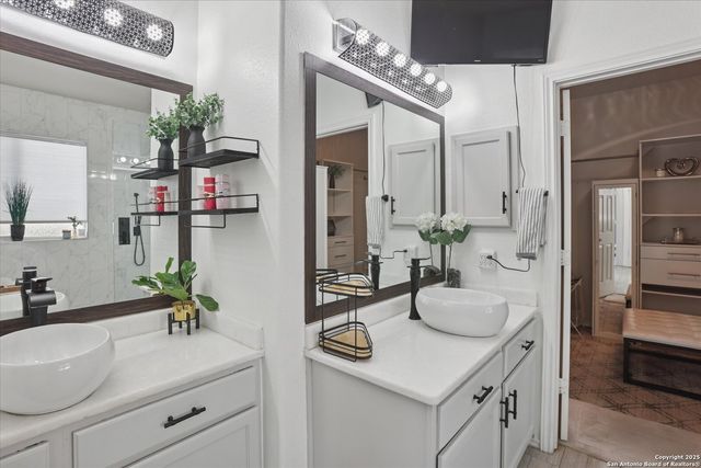 15866 Redwoods Mnr, San Antonio, TX 78247