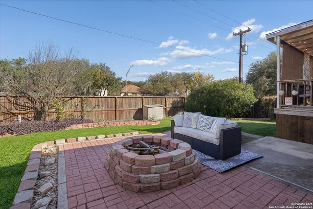 15866 Redwoods Mnr, San Antonio, TX 78247
