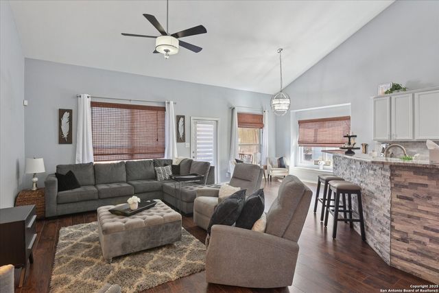 15866 Redwoods Mnr, San Antonio, TX 78247