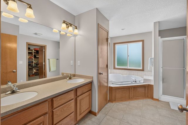 2215 SW WOODLAND Drive, Ankeny, IA 50023