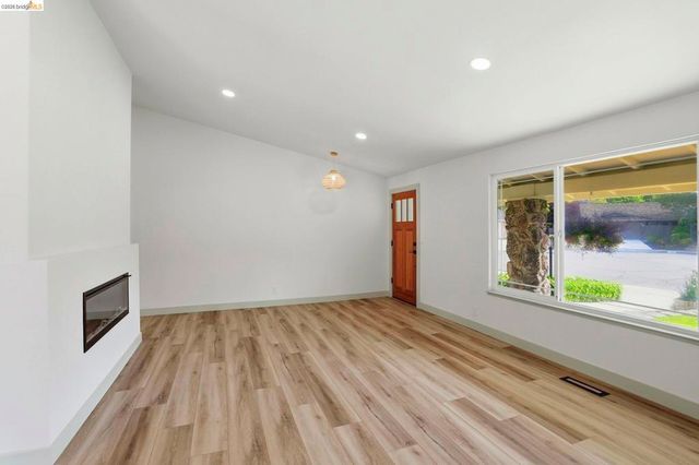 2438 Merritt Pl, Livermore, CA 94550