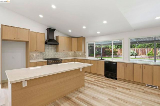 2438 Merritt Pl, Livermore, CA 94550