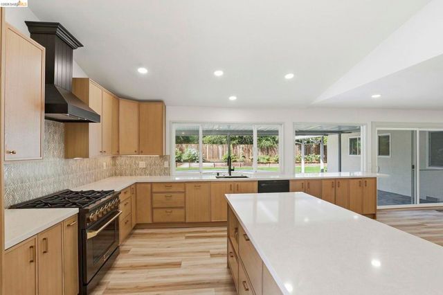 2438 Merritt Pl, Livermore, CA 94550