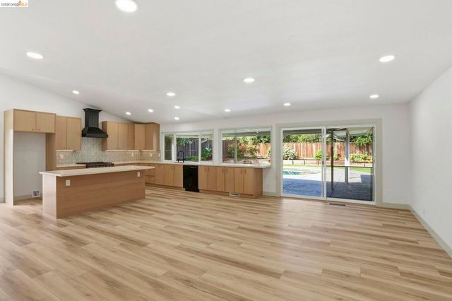 2438 Merritt Pl, Livermore, CA 94550