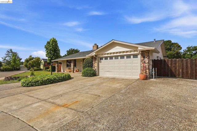 2438 Merritt Pl, Livermore, CA 94550