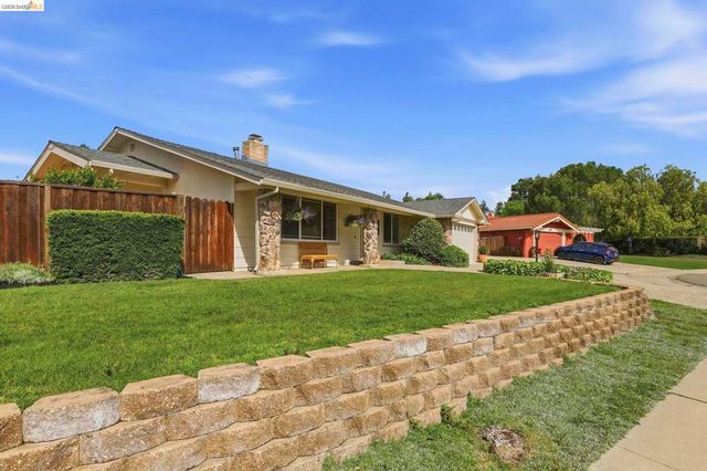 2438 Merritt Pl, Livermore, CA 94550