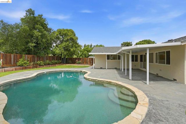 2438 Merritt Pl, Livermore, CA 94550