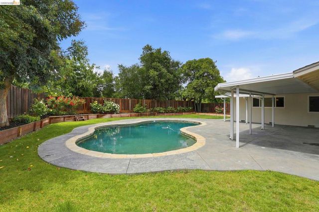 2438 Merritt Pl, Livermore, CA 94550