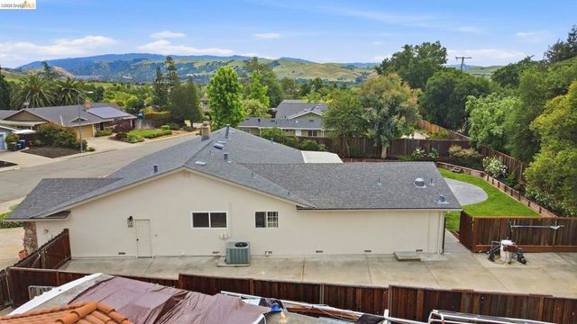 2438 Merritt Pl, Livermore, CA 94550