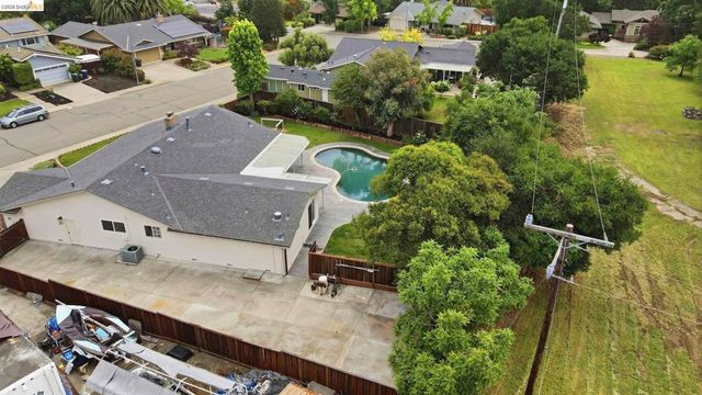 2438 Merritt Pl, Livermore, CA 94550