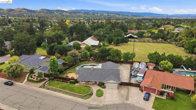 2438 Merritt Pl, Livermore, CA 94550