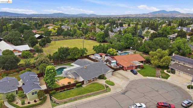 2438 Merritt Pl, Livermore, CA 94550