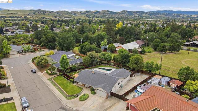 2438 Merritt Pl, Livermore, CA 94550
