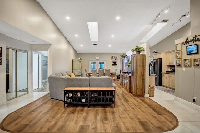 7540 NW 79th Avenue T5, Tamarac, FL 33321