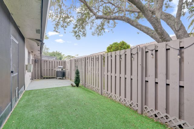 7540 NW 79th Avenue T5, Tamarac, FL 33321