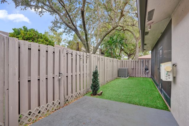 7540 NW 79th Avenue T5, Tamarac, FL 33321