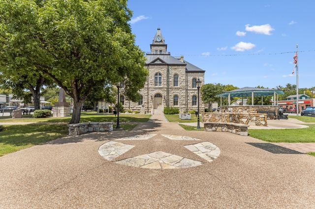 1102 Bluffview Ct, Glen Rose, TX 76043