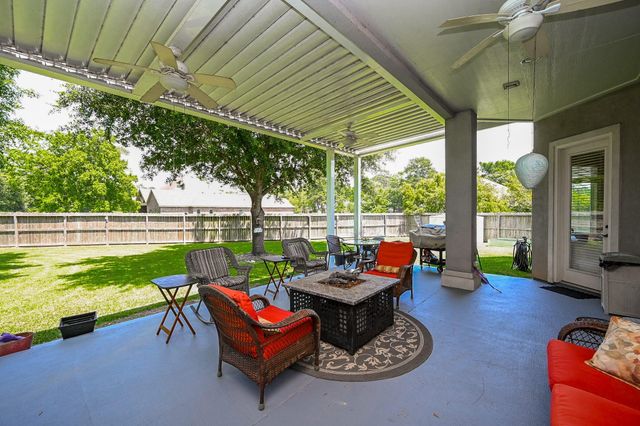 57 Cloverdale Court, Montgomery, TX 77356