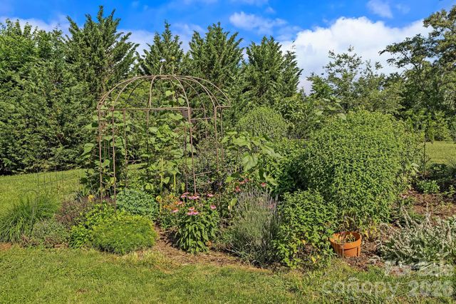 72 Ed Debruhl Road, Alexander, NC 28701
