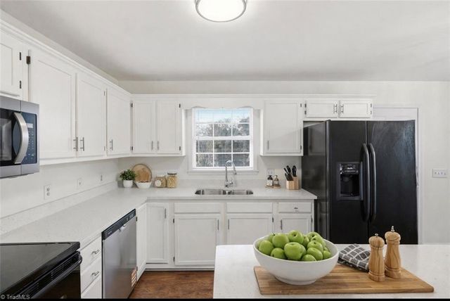 3206 Crestview Drive, High Point, NC 27260