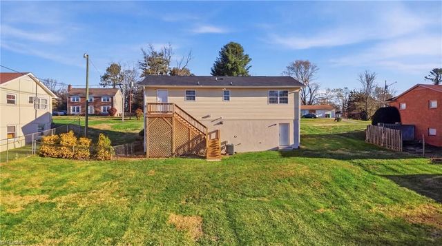 3206 Crestview Drive, High Point, NC 27260