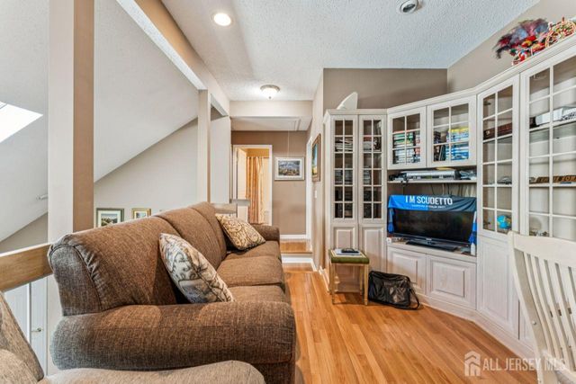 75 Linda Lane, Edison, NJ 08820