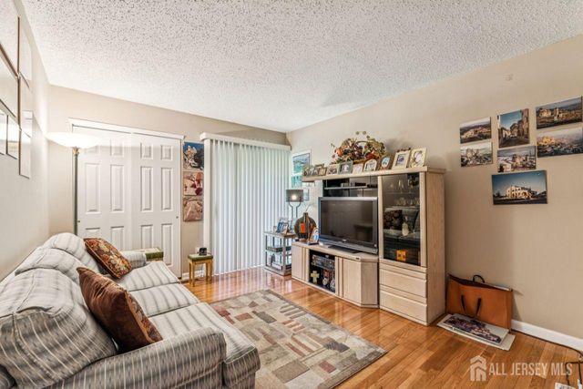 75 Linda Lane, Edison, NJ 08820