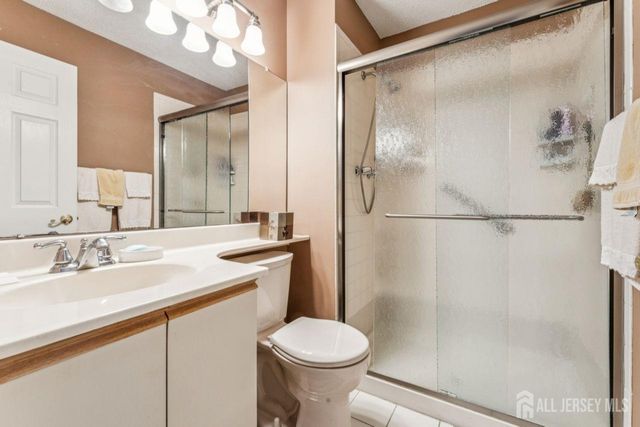 75 Linda Lane, Edison, NJ 08820