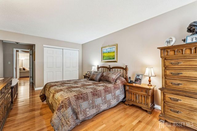 75 Linda Lane, Edison, NJ 08820