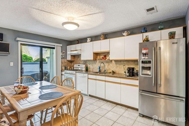 75 Linda Lane, Edison, NJ 08820