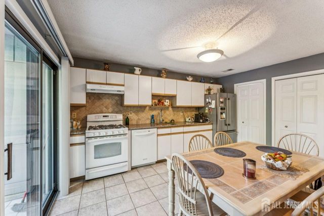 75 Linda Lane, Edison, NJ 08820