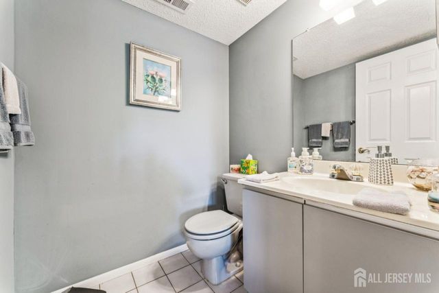 75 Linda Lane, Edison, NJ 08820